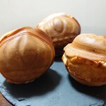 小布施栗菓製造 - 栗福 1つ378円✨ゴロンと大きな栗を模した焼き饅頭といった感じ。横8センチ、厚み6センチほどあり！