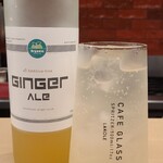 小皿ダイニング POND - お酒②オーガニックジンジャーエール(神石高原)の麦焼酎ソーダ(税込700円)
これまた生姜がたっぷりで生薬ぽい、麦焼酎ソーダがウマい！