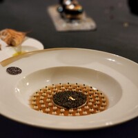 ガストロノミー ジョエル・ロブション - 代表作“キャビア 甲殻類のジュレになめらかなカリフラワーのクレーム”