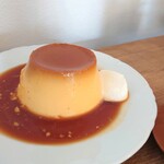 comame - プリン 480円✨カラメルたっぷり、なめらかなカスタードプリンに生クリーム添えは最高です。