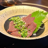 馬桜 下通り店 - 新鮮 馬レバー刺し