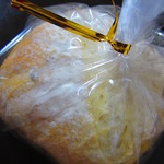 ペストリーブティック ポピンズ - オリーブパン　１００円（2014.3月時点）