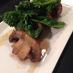 銀彗富運 - ジャンボマッシュルームと菜の花のアンチョビガーリックソテー700円