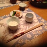 上越やすだ 恵比寿店 - お通し：一口のご飯がお酒前に優しいね☆