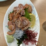 おかもと鮮魚店  - 赤貝のボリュームすごい