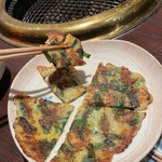 肉料理 安田 - “チヂミ”。カリッ、シットリ、胡麻風味が適度に効いてコレは“美味い”！