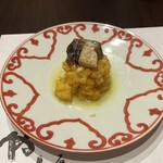 やす多” - 蒸し鮑と揚げとうもろこしの和風バターソース
