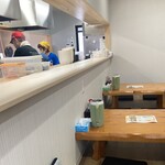大分ラーメン十八番 - 座敷と調理場