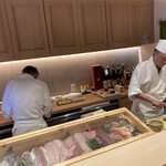 喰い切り鮨 のぶ - 大将と先輩板さんのライブキッチン