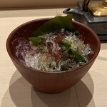 喰い切り鮨 のぶ - 海草がメインのセットのサラダ