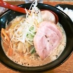 花田 - 味噌ラーメン（野菜中増し、半熟卵つき）