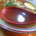 珍香園 まいど - スープはオーソドックスな鶏ガラ醤油ですよ。
