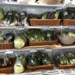 ヨロ研カフェ - ヨーロッパ野菜もたくさん売ってます