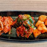 東京焼肉 黒木 - キムチの盛り合わせ