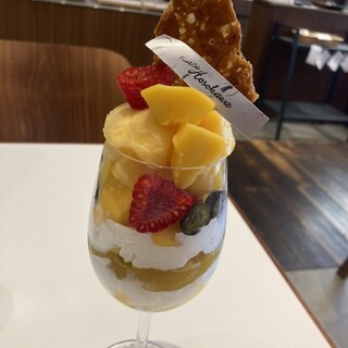 しもかわでらページ Fruit&Cafe HOSOKAWA 下鴨本店＞新鮮な果物とスイーツが味わえる老舗