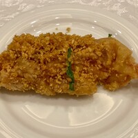 中国料理 王宮 - 大海老とガーリックの黄金揚げ
