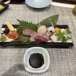 いち花 - お刺身盛り合わせ。一つ一つ産地にこだわったお刺身。