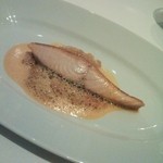 銀座 ハプスブルク・ファイルヒェン - 魚：低温でマリネしてソテーした桜鱒と赤パプリカのゲルシュテルラグー