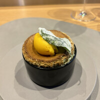 TROIS VISAGES - デザート②バジルのスフレ　マンゴーアイス