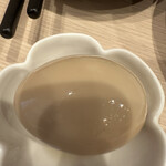 中華蕎麦 一心 - 別皿提供の味玉は黄身がまとまったタイプです。