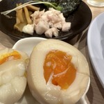 中華蕎麦 一心 - 別皿提供の味玉は黄身がまとまったタイプです。