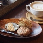 towa mowa cafe - プレーンと小豆のスコーン