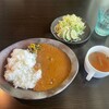 赤い屋根の喫茶店 駅舎