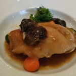 メゾン ド ミュゼ - ウサギ股肉とアジャン産プルーンのモロッコ風