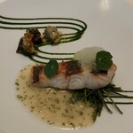 メゾン ド ミュゼ - スズキのポワレ　サザエを添えて、生姜風味のブールドコキアージュ