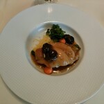 メゾン ド ミュゼ - ウサギ股肉とアジャン産プルーンのモロッコ風