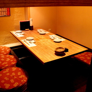 We recommend making a reservation for a relaxing private room in the back parlor of Kyobashi.