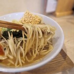 夕焼けラーメン - 味噌には細いかなー
