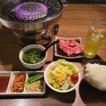 焼肉ホルモン 極 - 