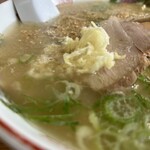 江ちゃんラーメン - ニンニククラッシュ…皮…残ったので入れた^^;