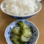 江ちゃんラーメン - 小めしと胡瓜のスライス♪( ´θ｀)ノ