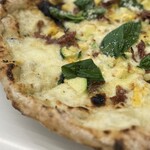 ファカロー ピッツァ ギャラリー - ズッキーニとサラミのピッツァ