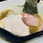 亀戸煮干中華蕎麦 つきひ - 中華そば鶏チャーシュートッピング\(//∇//)\