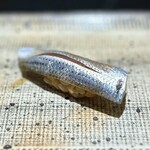 鮨 西崎 - ■小肌
      身が痩せる時期だそうですが、そのタイミングならではの良さがあります。
