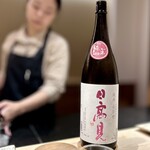 鮨 西崎 - 日高見。
      山田錦の母系のお米で造られるそう。
      幾分ふくよか。
      本数が少なく、とても貴重品とのこと。