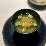 鮨 西崎 - ■枝豆と雲丹の養老蒸し
      茶碗蒸しもお得意ですよね。
      弾けるような枝豆と雲丹の甘さが、山葵で引き立ちます。