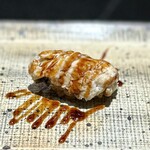 鮨 西崎 - ■穴子
      身質はさっぱりしていますが、旨みは充実。
      穴子も美味しくなってきました。