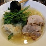 海老ワンタン入り塩ラーメン