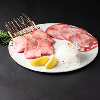 極上牛タンと牛タンの食べ比べ盛り
