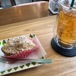 パーラー山と田んぼ - サマークリーム生パイ。238円（税込）。＊アイスティーは別売