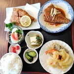 げんちゃんハウス - げんちゃん定食1300円。さらに刺身とあさり汁も後に登場Σ(･ω･ﾉ)ﾉその日により内容は変わります✨