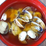 げんちゃんハウス - 大量のあさり汁。今年は気候のせいで身が小さいのよと、嘆かれてました…十分ですd(>∇<；)笑笑