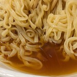 食堂 はせ川 - 中太麺がスープに絡む
