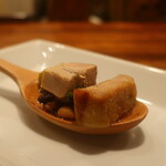 IZA - 豚バラ肉コンフィとフォアグラのワンスプーンアップ