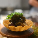 IZA - 焼き茄子とキャビアのタルト