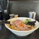 陽はまたのぼる - 濃厚煮干しそば 1,000円